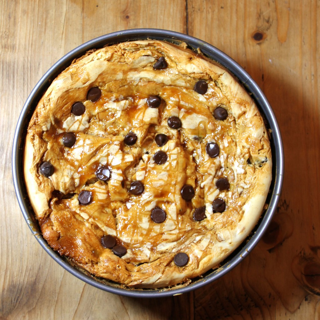 peanut-butter-salted-caramel-and-chocolate-chip-cheesecake