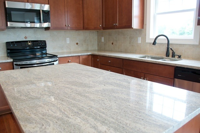 Countertop Colors Match My Cabinets, White Quartz Countertops With Light Wood Cabinets