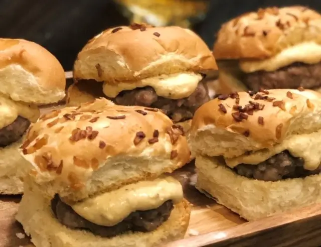 brat-sliders-with-beer-cheese-sauce