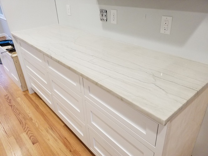 Countertop Colors Match My Cabinets, What Color Flooring Goes With White Cabinets And Black Countertops