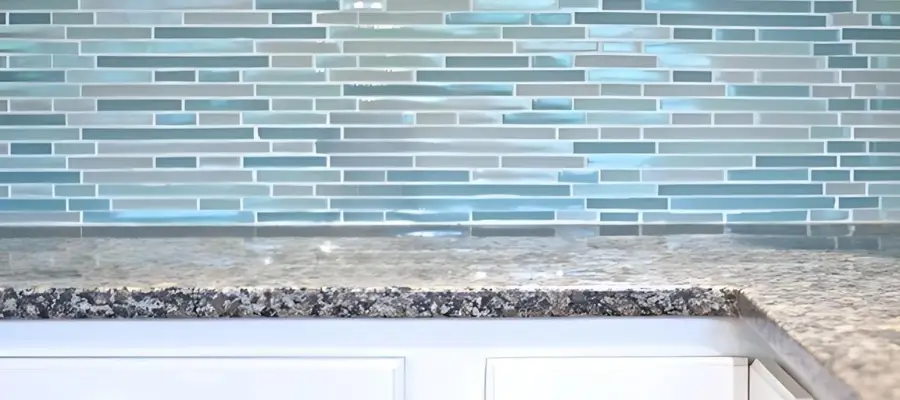 Backsplash-and-Countertop-Combos-That-Stand-Out